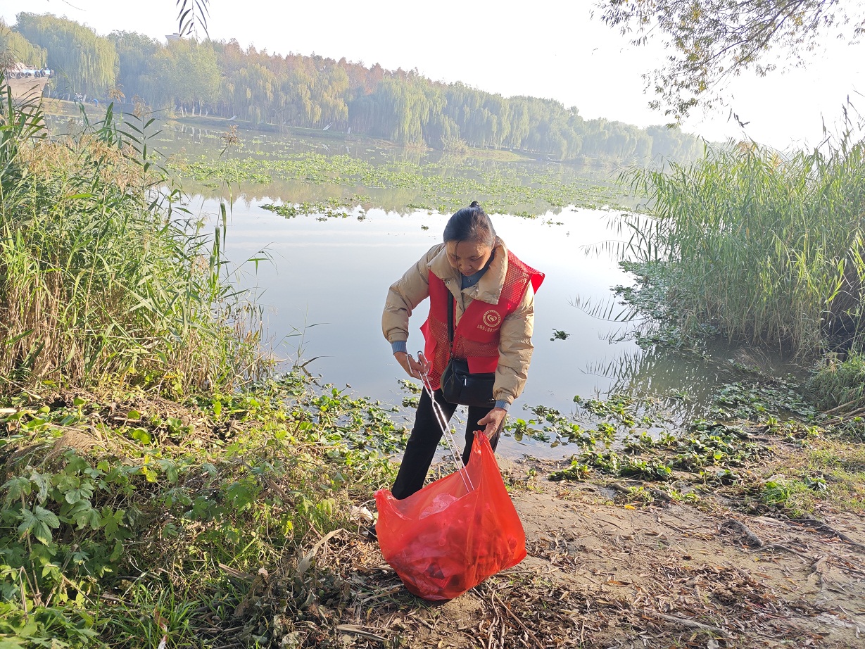 保护母亲河•共建美好家园  阜阳市爱心公益志愿者协会第39次保护环境活动