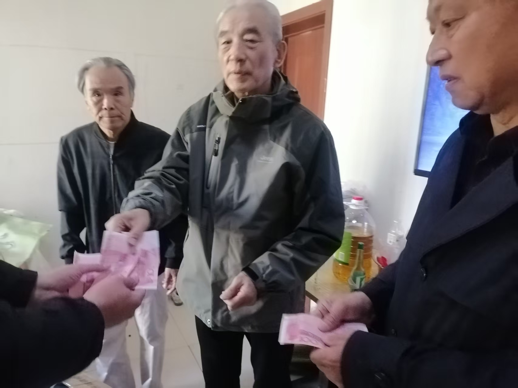 关爱困境儿童主题党日活动